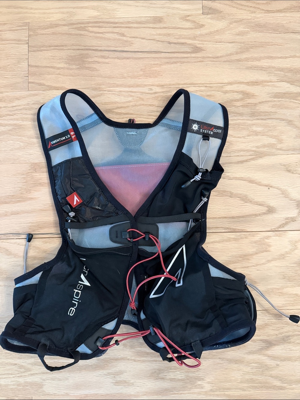 Ultraspire Momentum 2.0 Men’s Medium NO BOTTLES INCLUDED